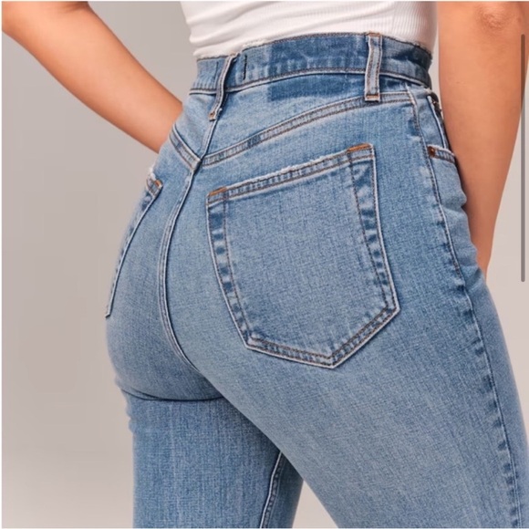 Abercrombie & Fitch Curve Love 90s Slim Straight Jean - Picture 3 of 9